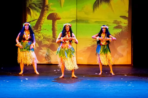 Voyages, Voyages